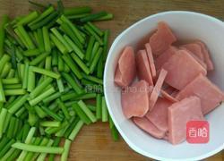 蒜苔炒火腿的做法图解2