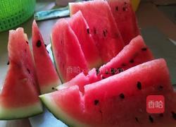 悠闲自制西瓜汁的做法图解1