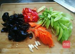 木耳炒莴苣的做法图解1