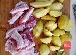 土豆扁豆炖肉的做法图解2