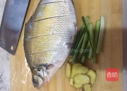 红烧蘑菇扁鱼的做法图解1