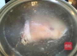 冰糖肘子的做法图解2