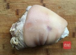 冰糖肘子的做法图解1