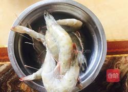 虾仁西兰花的做法图解1
