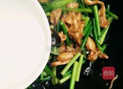 蒜苔炒鸡肉的做法图解10