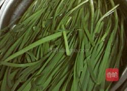 马哈鱼韭菜饺子的做法图解2