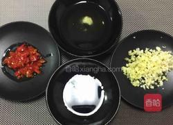 鸡蛋干凉拌黄瓜的做法图解1