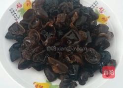 木耳炒蒜薹的做法图解4