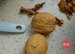 大米核桃红枣粥的做法图解1