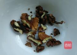 大米核桃红枣粥的做法图解2