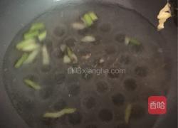 排骨面汤的做法图解2