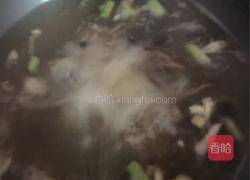 排骨面汤的做法图解3