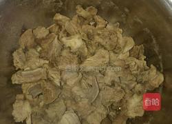 牛腩炖土豆的做法图解1