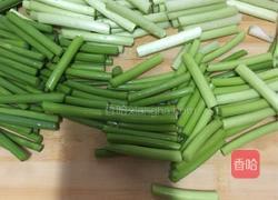 蒜苗炒咸肉片的做法图解1