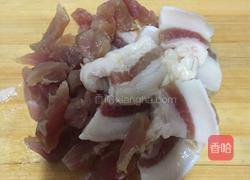 蒜苗炒咸肉片的做法图解2