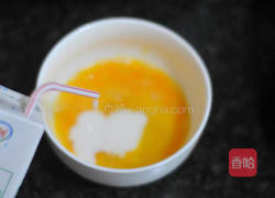 美味的鸡蛋羹的做法图解2