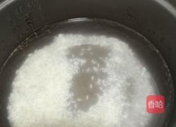 糯米菠萝粥的做法图解1
