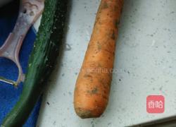 胡罗卜炒玉米的做法图解1