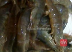 蒜蓉粉丝开背虾的做法图解1