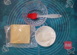 呆萌版蝴蝶酥的做法图解1