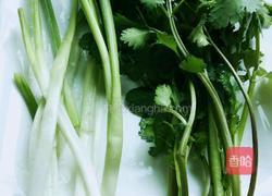 韭菜大肉水饺的做法图解2