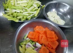 韭黄骨香鸡(粤菜)的做法图解5