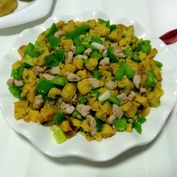 榆钱玉米饼炒肉丁的做法[图]