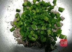 榆钱玉米饼炒肉丁的做法图解4