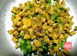 榆钱玉米饼炒肉丁的做法图解5