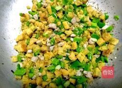 榆钱玉米饼炒肉丁的做法图解7