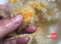 银耳鸡蛋糖水的做法图解3