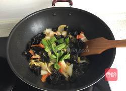 娃娃菜炒木耳的做法图解8