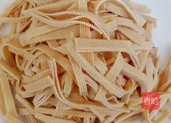 小葱拌豆皮的做法图解1