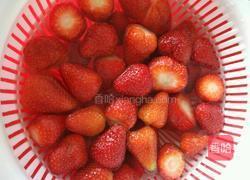 草莓罐头的做法图解1
