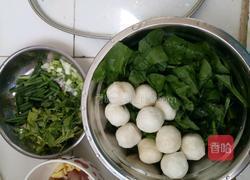 菠菜鱼丸汤的做法图解1