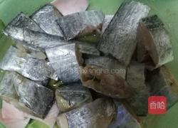 红烧带鱼鱿鱼的做法图解2