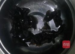 蒜苔木耳炒鸡蛋的做法图解2