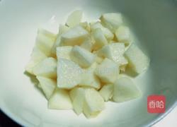 冰糖雪梨百合糖水的做法图解2