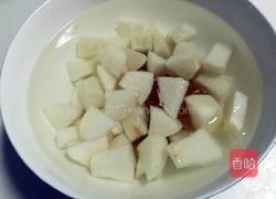 冰糖雪梨百合糖水的做法图解3