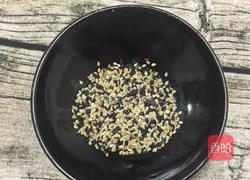 蒜薹肉末的做法图解1