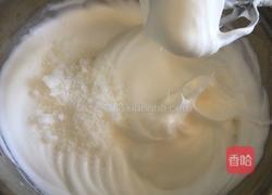 火龙果戚风蛋糕的做法图解7