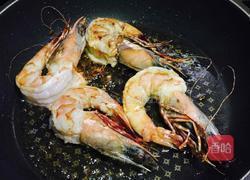 香煎美极斑节虾的做法图解8