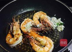 香煎美极斑节虾的做法图解9
