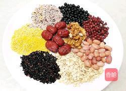 杂粮养生粥的做法图解1