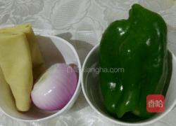 糖醋青椒豆皮的做法图解1