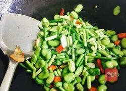 辣肠炒蚕豆的做法图解9