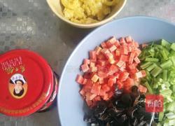 老干妈炒麻食的做法图解2