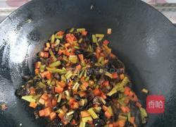 老干妈炒麻食的做法图解4