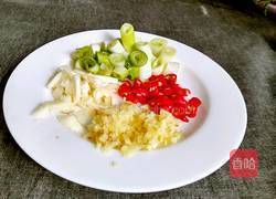 腊肉腌菜炒香椿的做法图解4