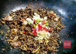 腊肉腌菜炒香椿的做法图解7